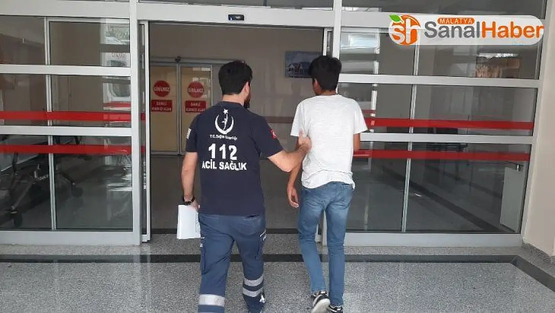 Bisikletten düşen genç yaralandı