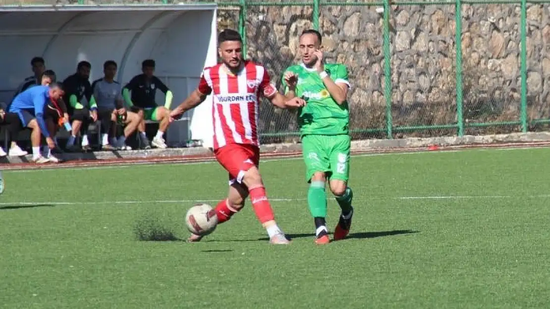 'Bölgesel Amatör Lig: Rüstempaşaspor: 0 - 12 Bingölspor: 3'