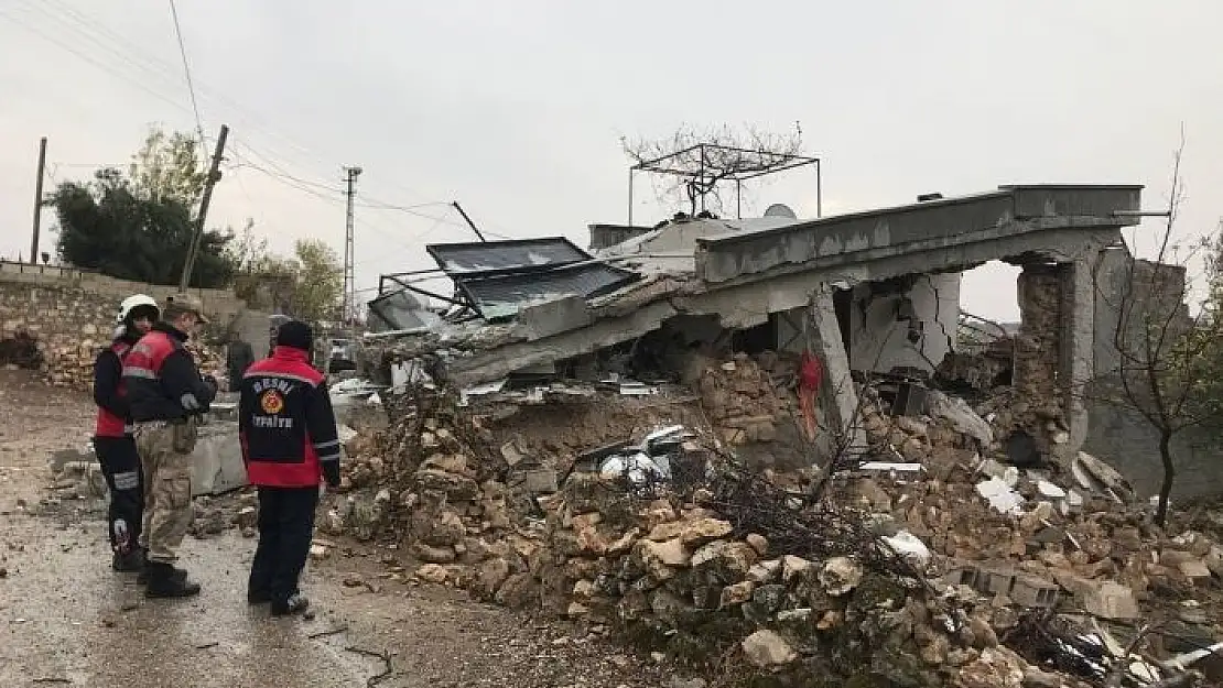 'Bomba gibi patlayan mutfak tüpü evi yıktı: 2 yaralı'