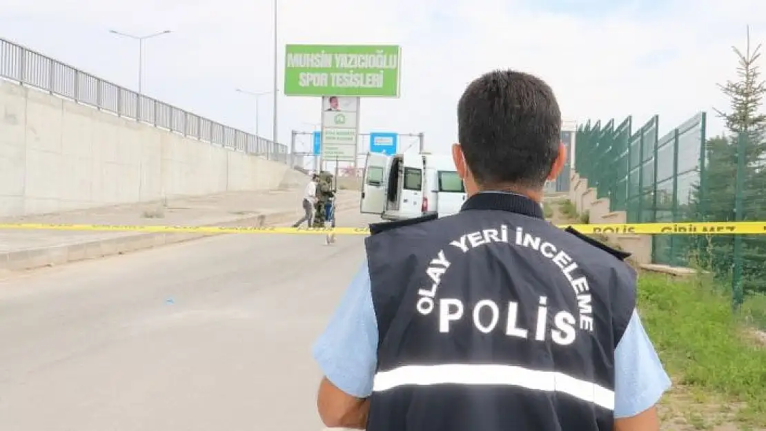 'Bomba şüphesi üzerine kara yolu ulaşıma kapatıldı'