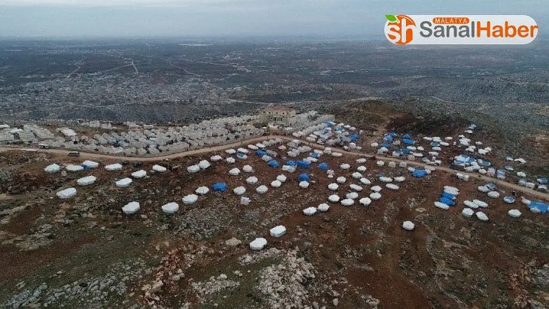 Bombardımandan kurtulmak için dağın tepesine sığındılar