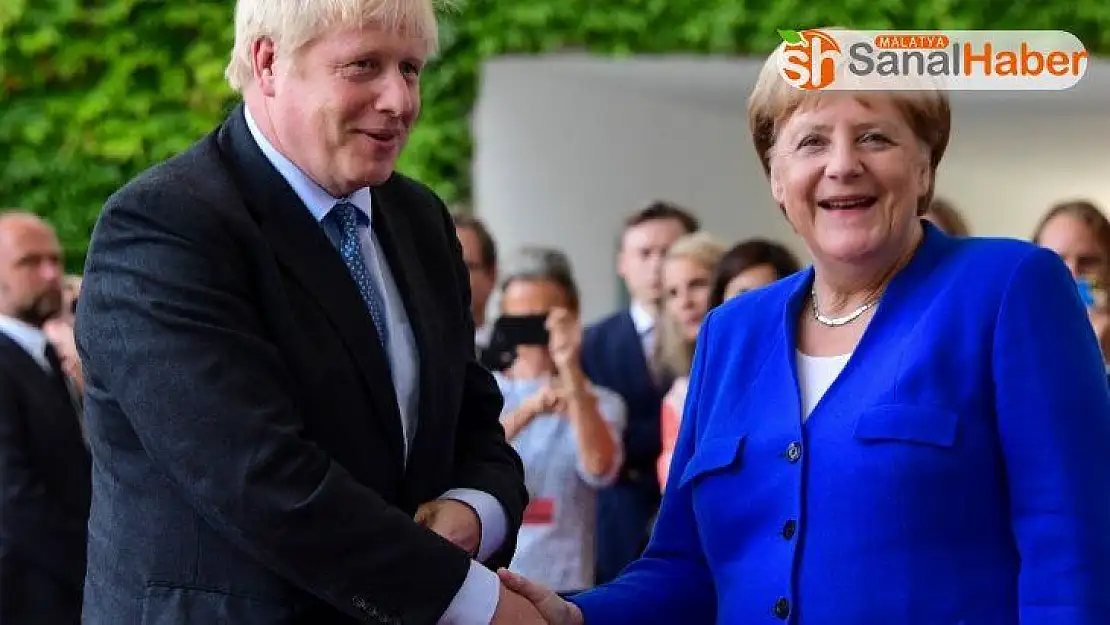 Boris Johnson başbakan olarak ilk ziyaretini Almanya'ya yaptı