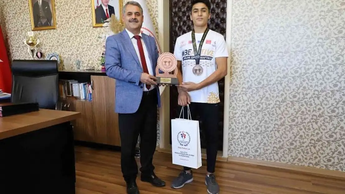 'Bronz madalya alan sporcuya hediye'