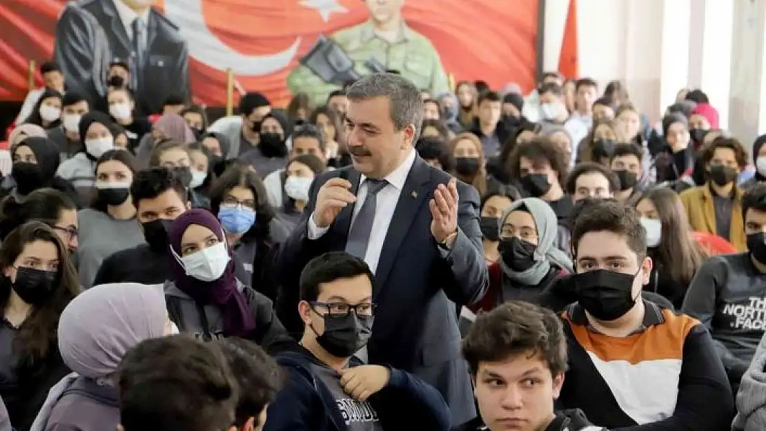 'Bu üniversitenin öğrencileri eğitime doyacak'