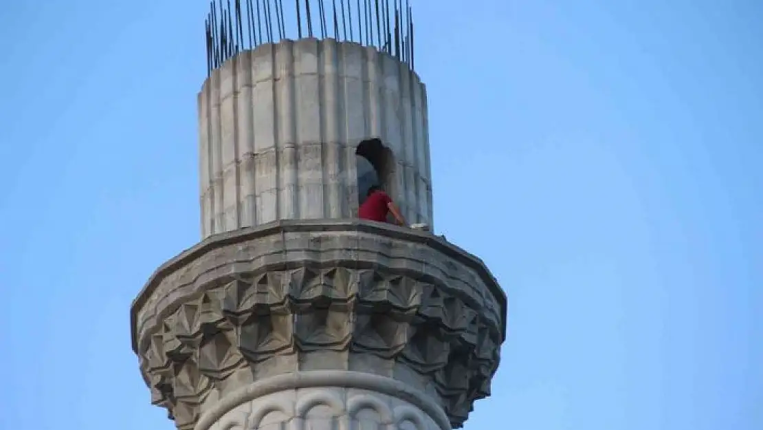 'Bunalıma girip minareye çıktı, polisler ikna edince aşağı indi'