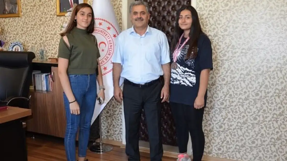 'Buse, Boks´ta Türkiye 3´ncüsü olarak döndü'