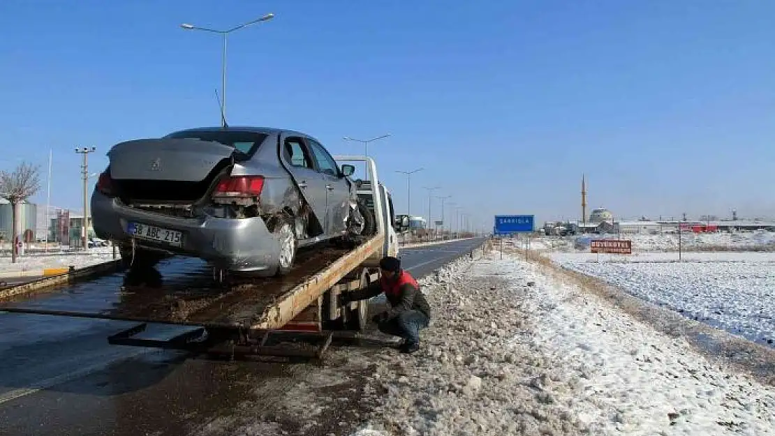 'Buzlanma kazalara neden oldu: 1 ölü 1´i bebek 4 kişi yaralandı'