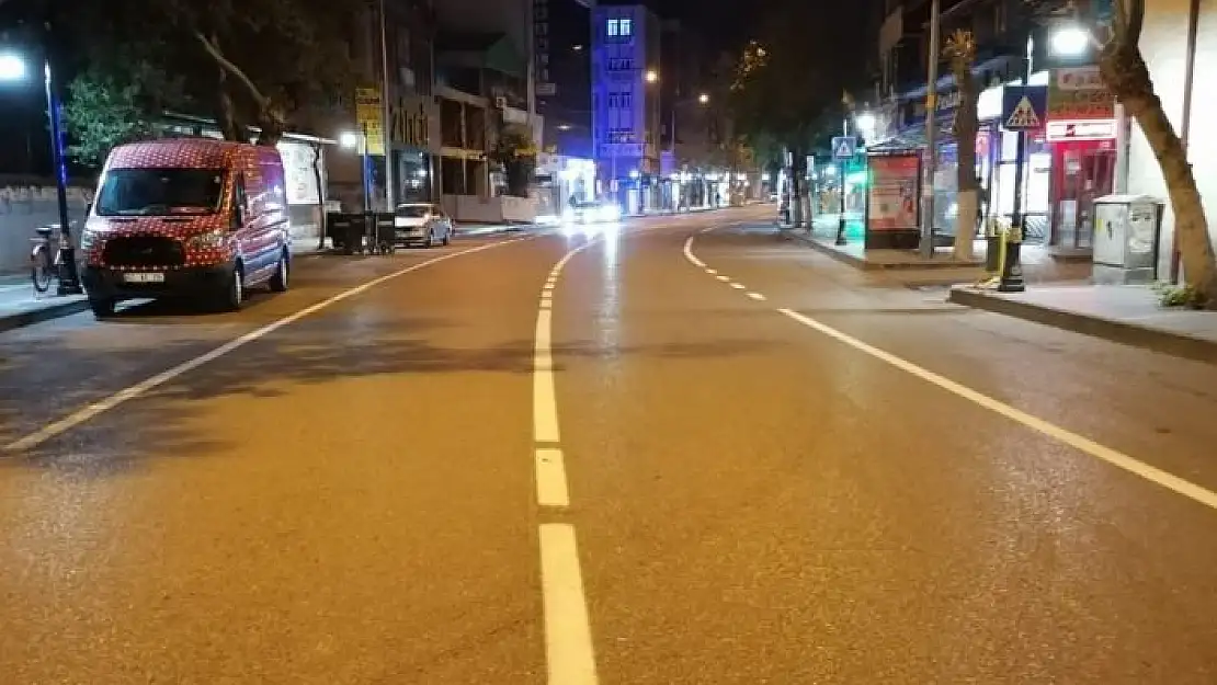 'Caddelerde yol çizgi çalışması yapıldı'
