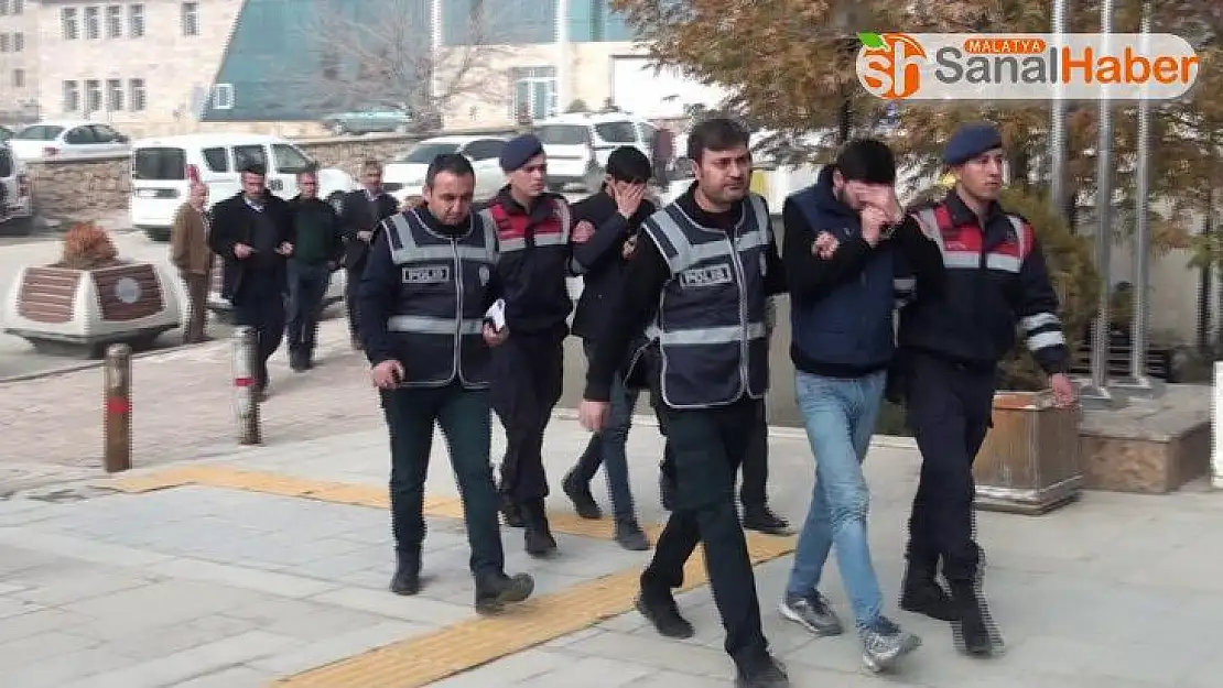 Çalıntı otomobil ile mazot çalan  2 şüpheli yakalandı