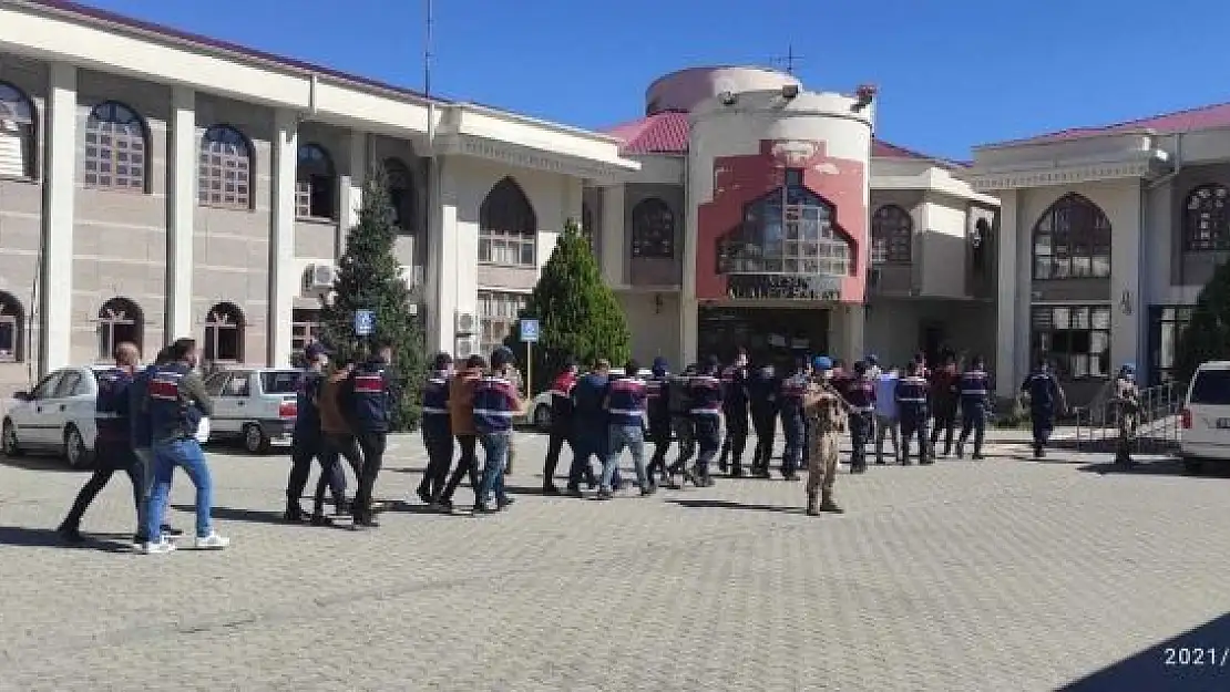 'Çalıştıkları iş yerinden kablo çalan hırsızlar yakalandı'