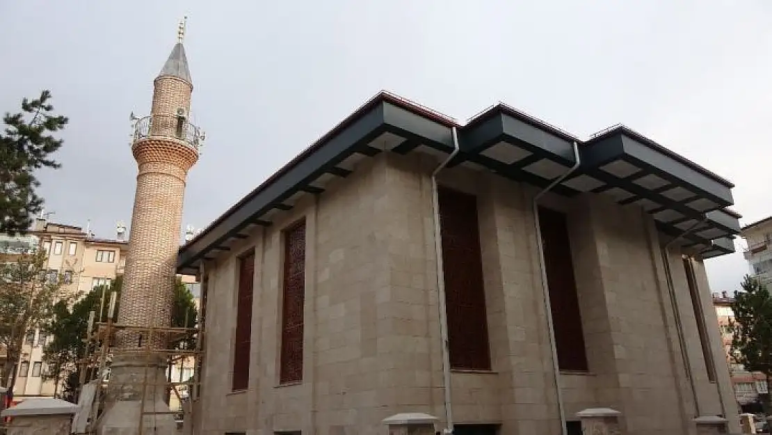 'Cami 5 kez yıkıldı, minaresi 4 asırdır ayakta'