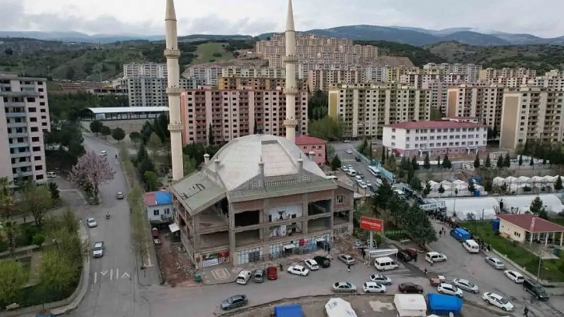 'Cami hasar aldı, 3 şerefeli 46 metrelik minareler sağlam kaldı'