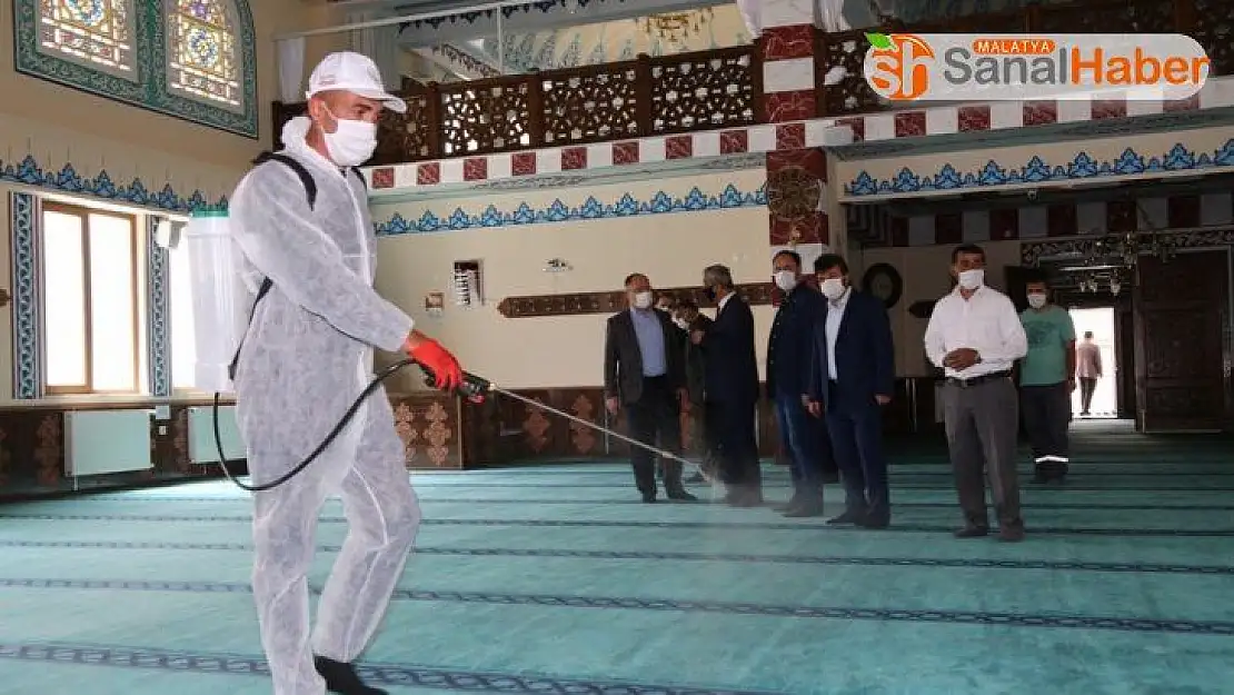 Camiler cemaat için hazırlanıyor