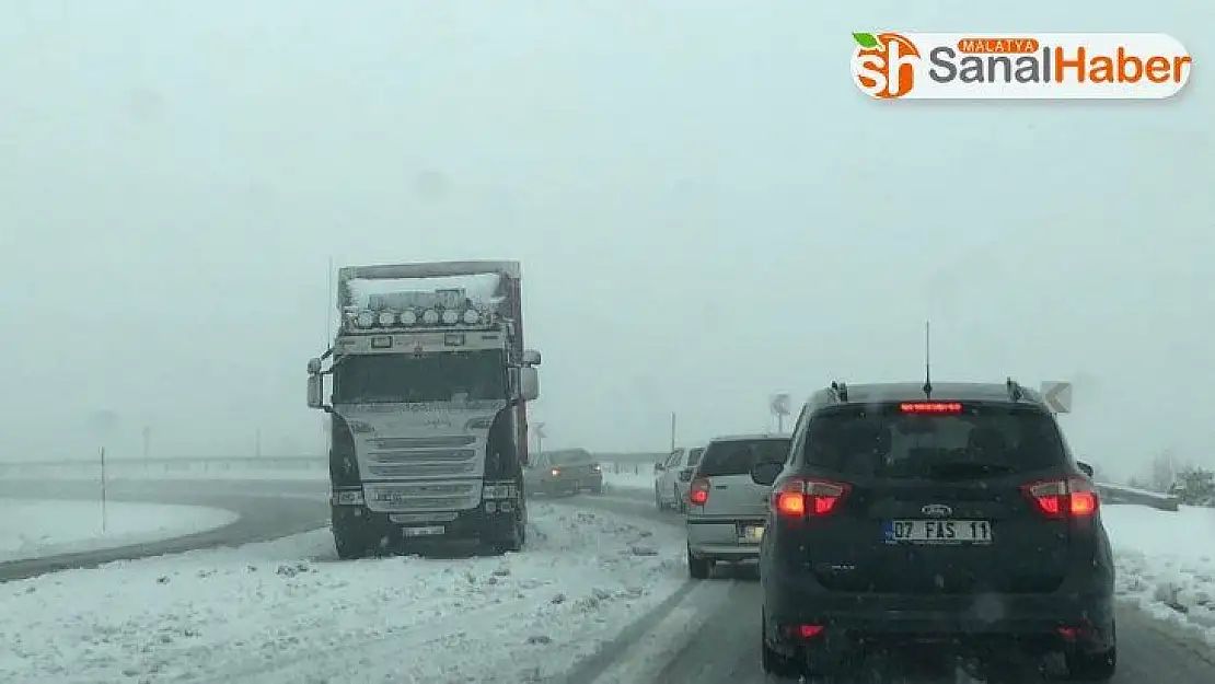 Çamlıbel Geçidi'nde sürücülere kar engeli