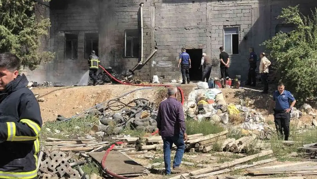 'Cansız manken atölyesindeki yangın paniğe neden oldu'