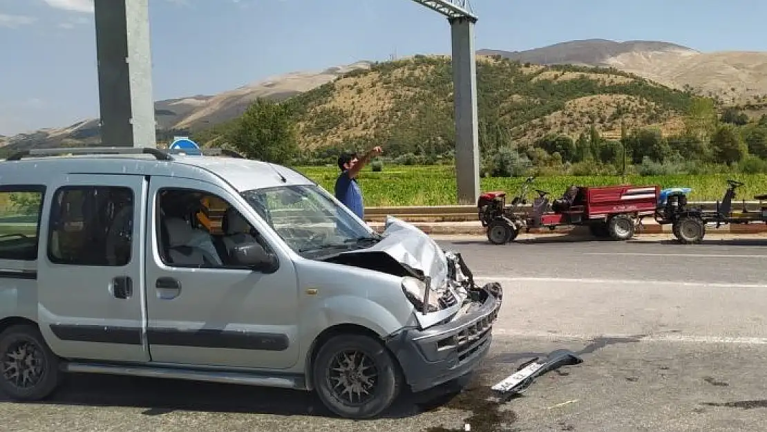 'Çapa motoru ile hafif ticari araç çarpıştı: 6 yaralı'