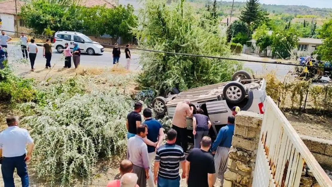 'Çarpışan araçlardan biri ikamet bahçesine daldı'
