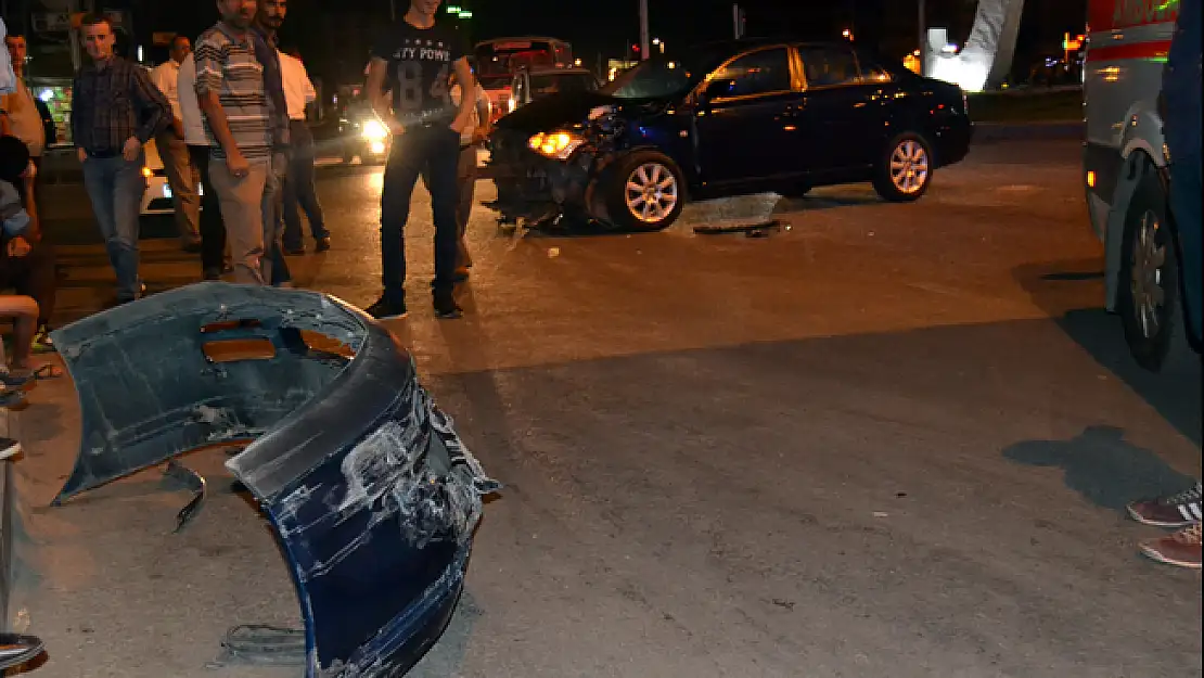 MALATYA'DA OTOMOBİLLE KAMYONET ÇARPIŞTI