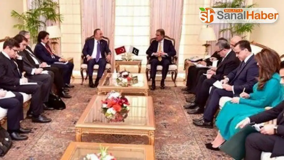 Çavuşoğlu, Pakistanlı mevkidaşı ile Keşmir'i konuştu