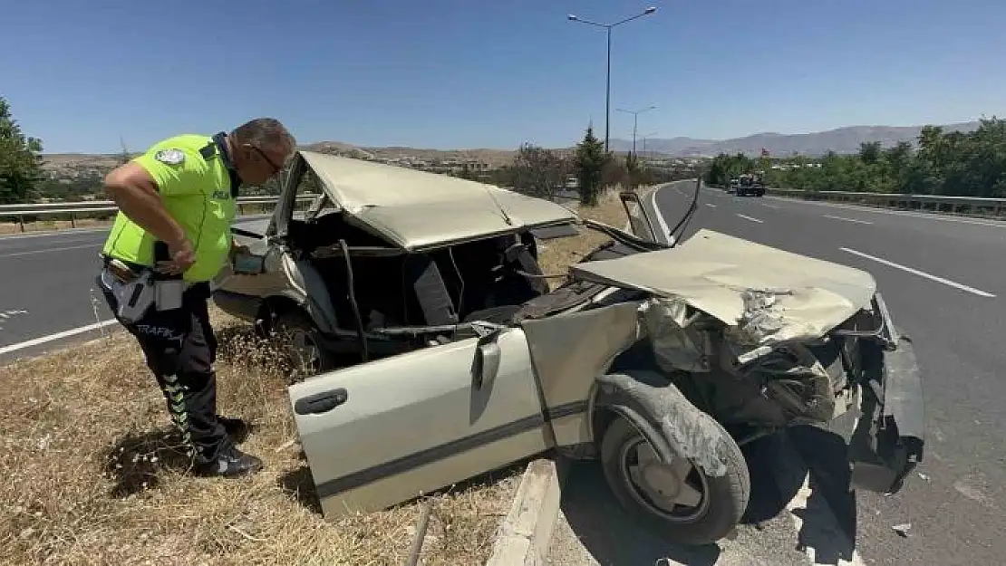 'Çekiciye çarpan otomobil hurdaya döndü: 1 yaralı'