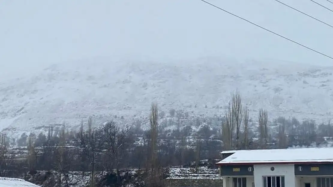 'Çelikhan ilçesinde kar yağışı başladı'