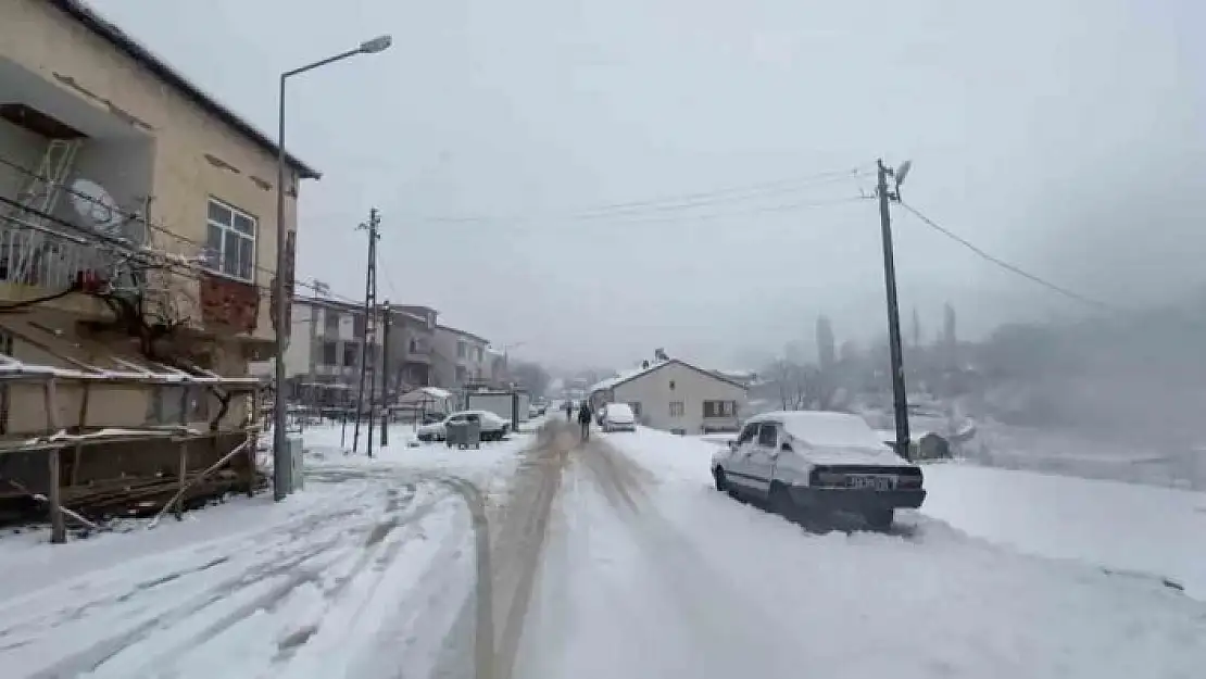 'Çelikhanda yoğun kar yağışı'