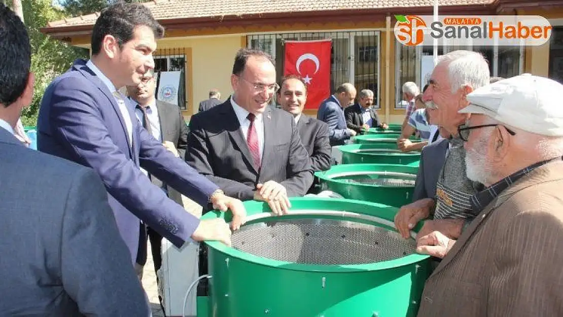 Ceviz soyma makinesi dağıtıldı