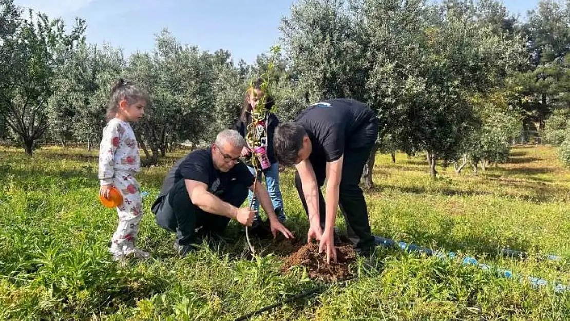 'Çevre temizliği ve fidan dikimi yapıp dünyayı güzelleştiriyorlar'