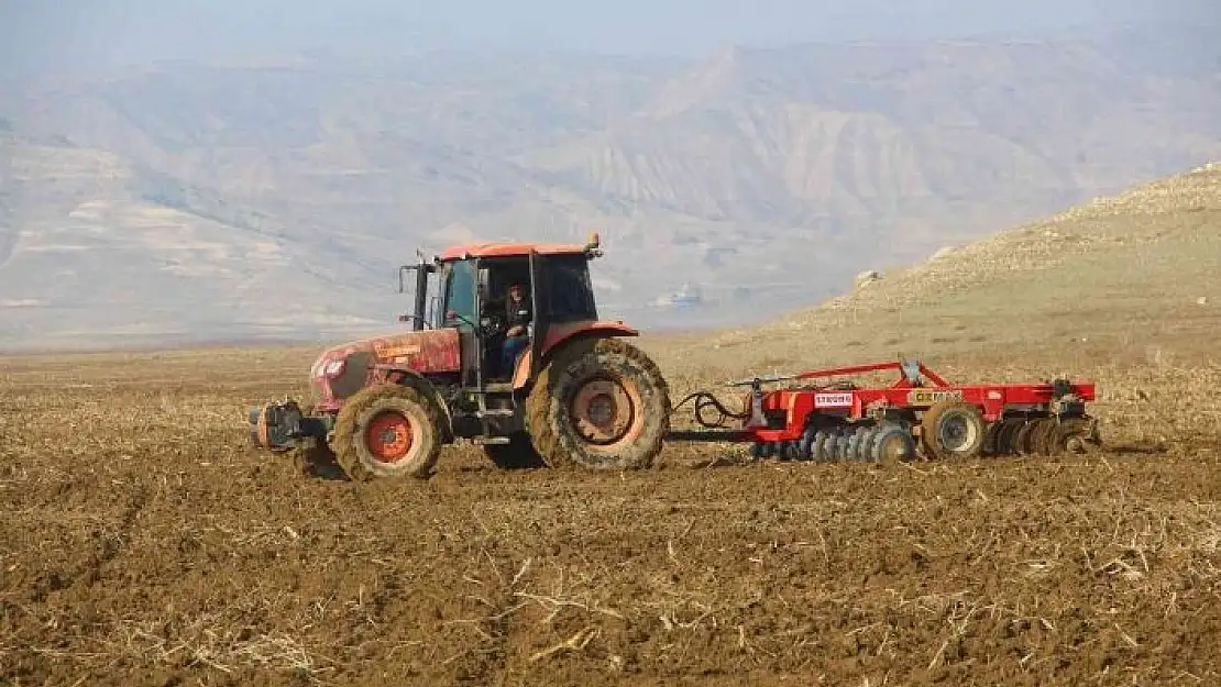 'Çiftçiler endişeli: ''Tek umudumuz yağış, yoksa sulama bile fayda etmez'''