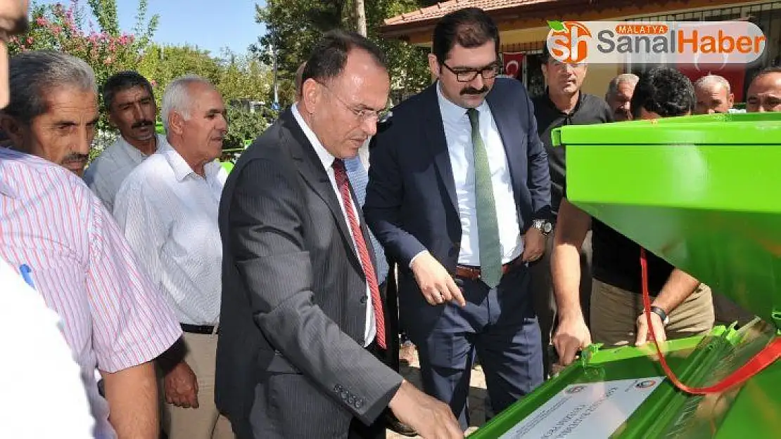 Çiftçilere 50 adet badem ve ceviz kabuğu soyma makinesi dağıtıldı