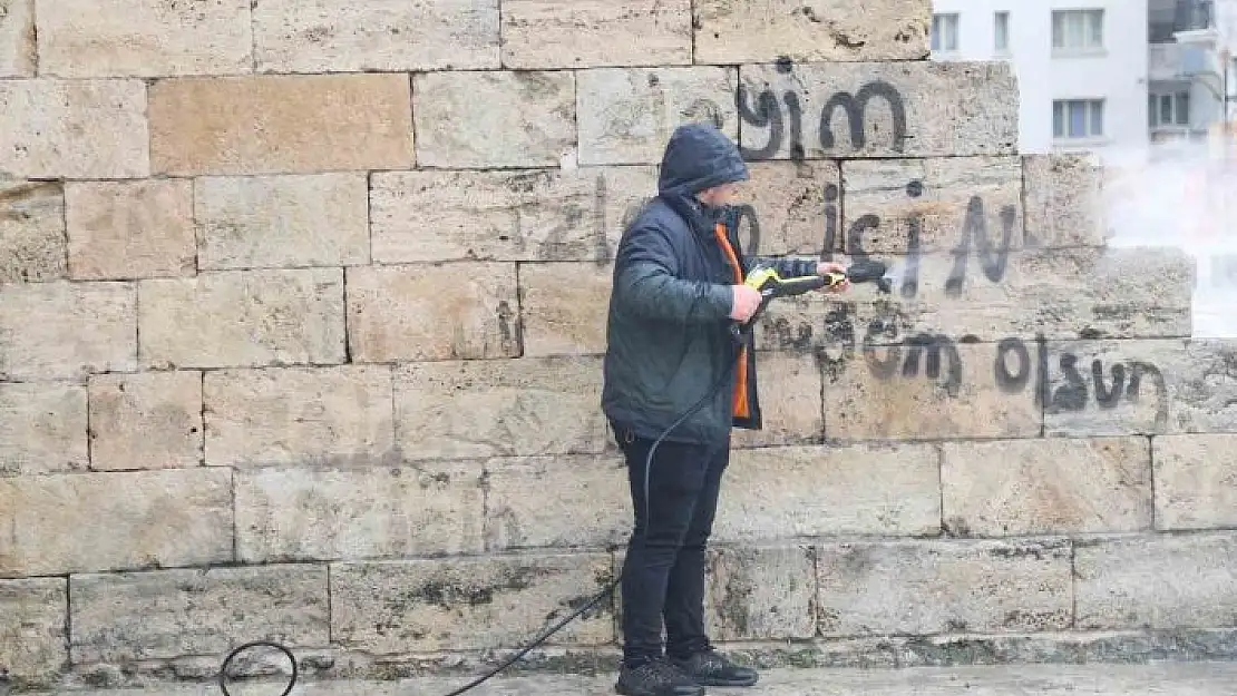 'Çifte Minareye yapılan saygısızlık temizlendi'