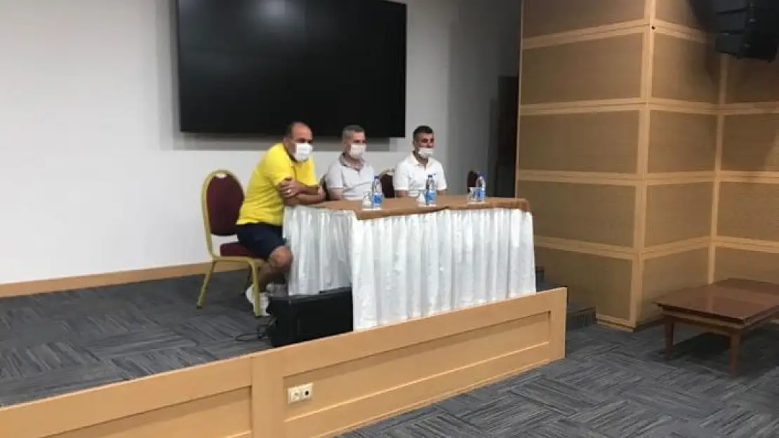 'Çınar´dan Yeşilyurt Belediyespor kampına ziyaret'