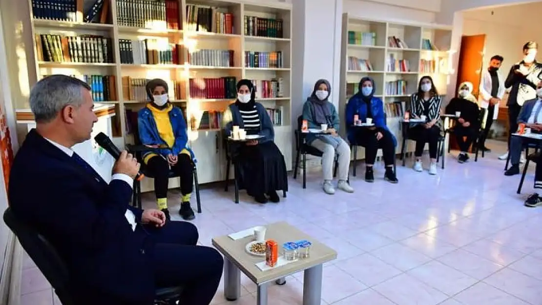 'Çınar, gençlerin taleplerini dinledi'