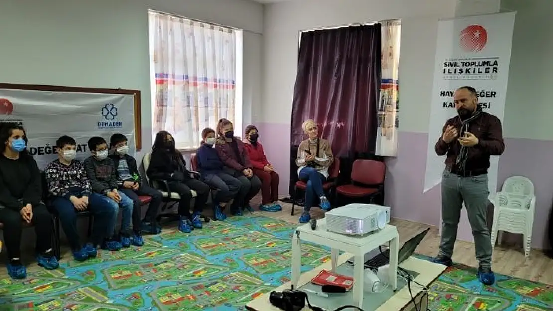 'Çocuk yaşta fotoğraf çekmeyi öğreniyorlar'
