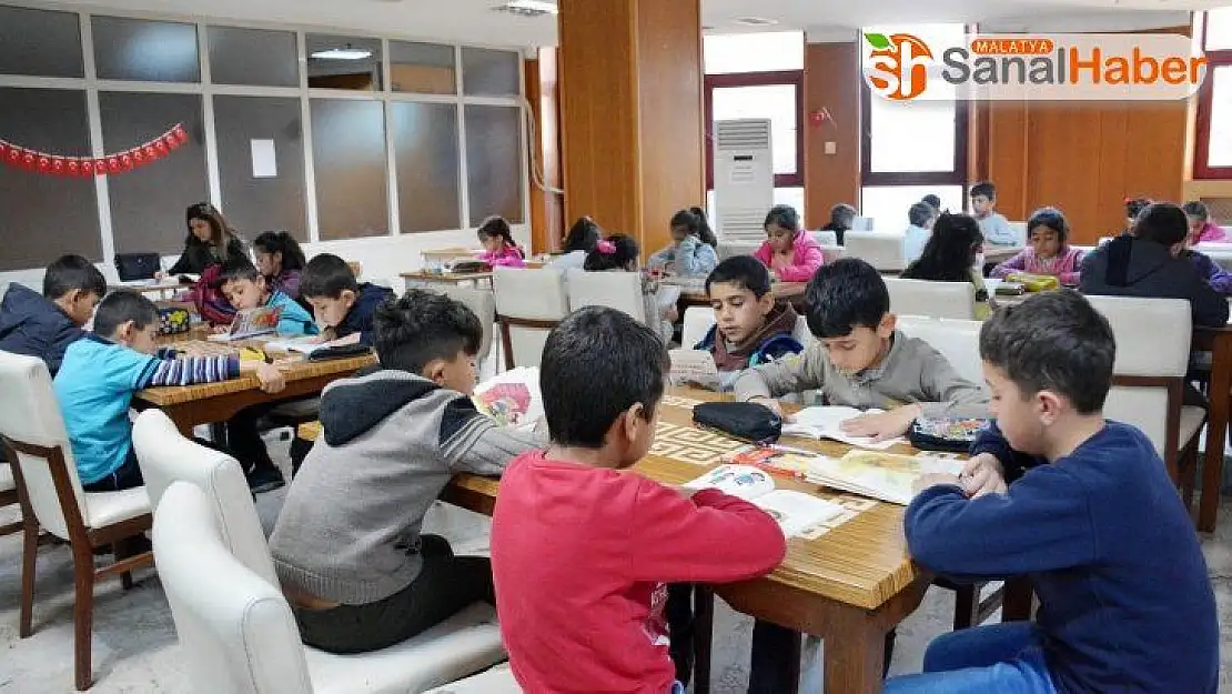 Çocuklar kütüphaneyle buluşturuluyor
