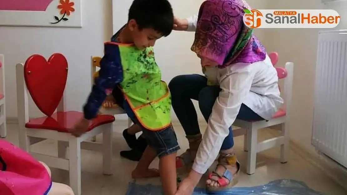 Çocuklar sanat aktiviteleriyle sosyalleşiyor