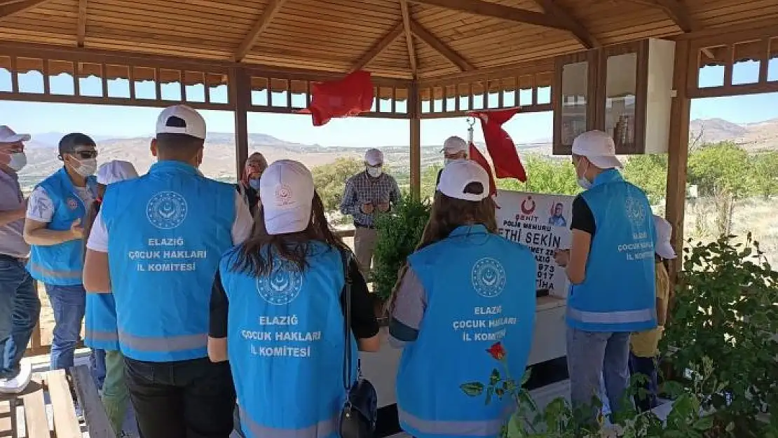 'Çocuklar, şehit Fethi Sekin´in kabrini ziyaret edip, müzesini gezdi'