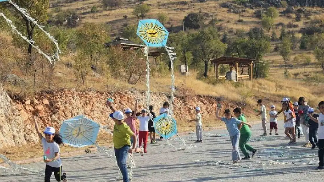 'çocuklar uçurtma şenliği ile doyasıya eğlendi'