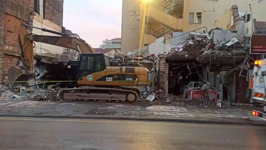 'Çöken binadaki hasar gün ağarınca ortaya çıktı'