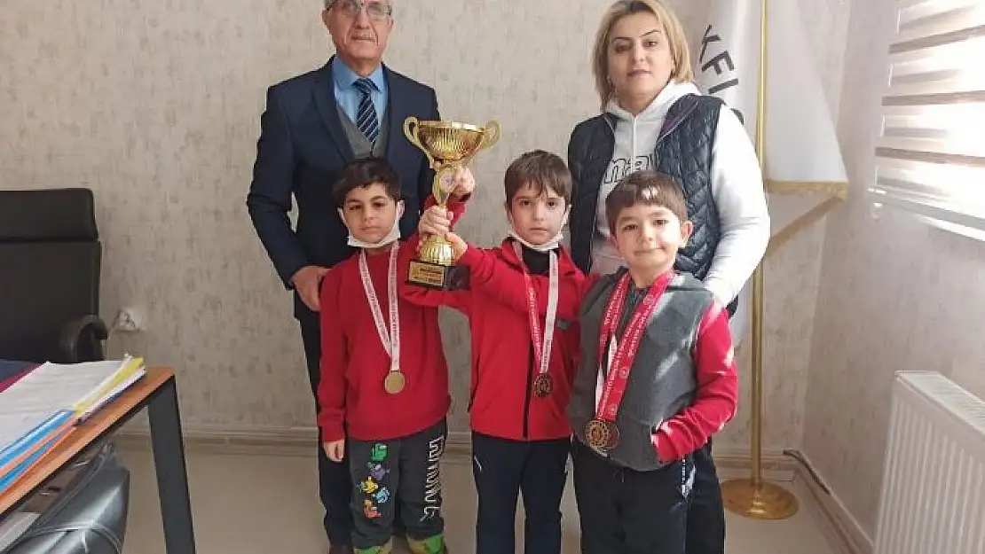 'CÜ Vakfı okullarından Jimnastikte büyük başarı'