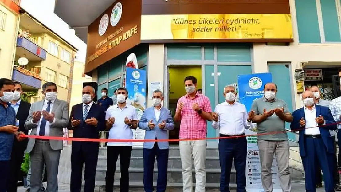 'Çukurdere Kitap Kafe törenle hizmete sunuldu'