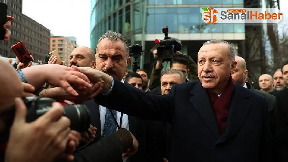Cumhurbaşkanı Erdoğan'a Almanya'daki Türklerden sevgi gösterisi