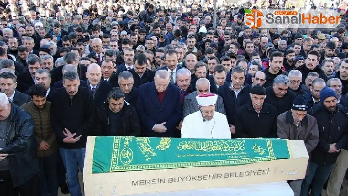 Cumhurbaşkanı Erdoğan, depremde hayatını kaybeden anne ve oğlunun cenaze törenine katıldı