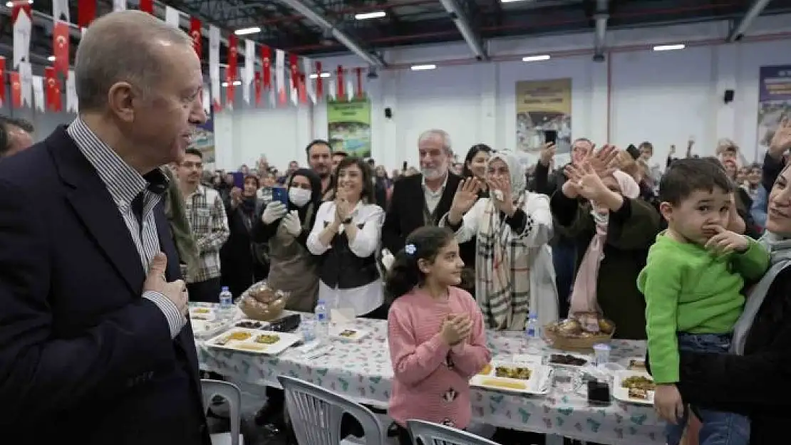 'Cumhurbaşkanı Erdoğan Elazığ´da depremzedelerle iftarda buluştu'