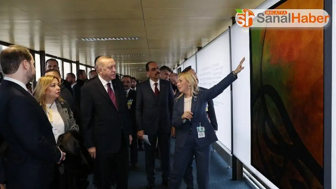Cumhurbaşkanı Erdoğan,'Hayat Devam Ediyor, Sanat Devam Ediyor' sergisini gezdi
