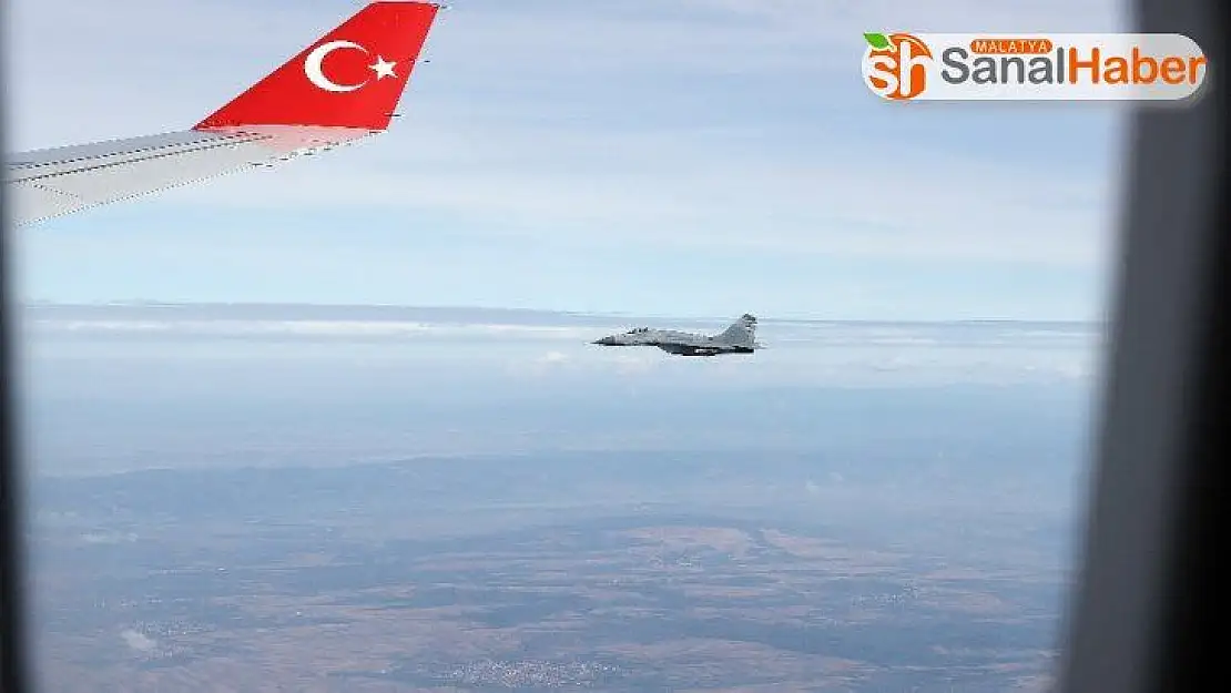 Cumhurbaşkanı Erdoğan'ın uçağına Sırbistan uçakları eşlik etti