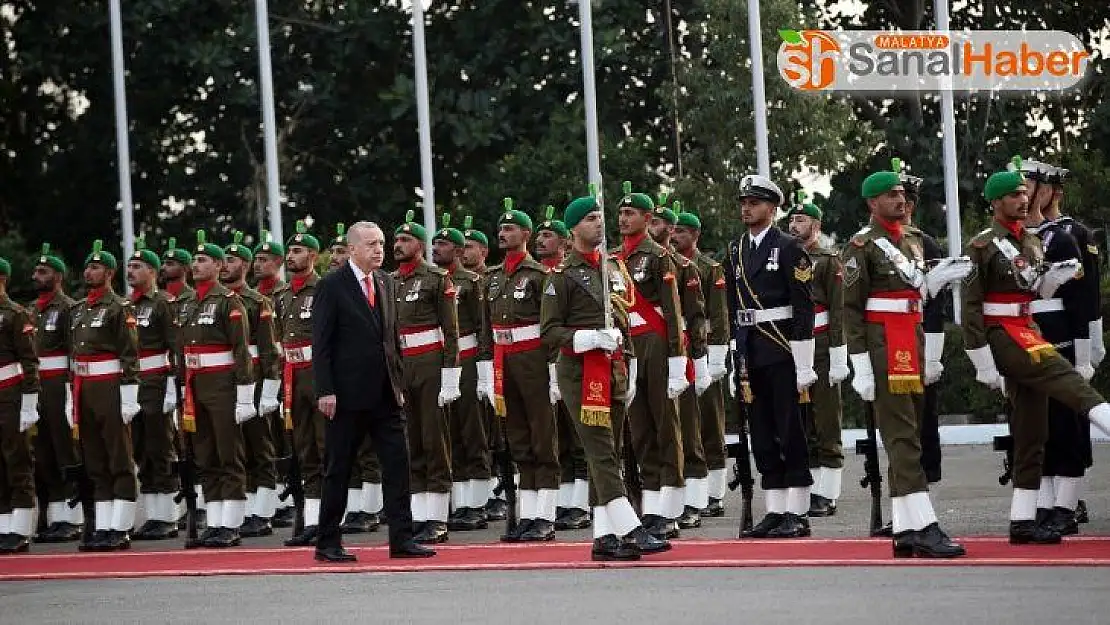 Cumhurbaşkanı Erdoğan, resmi törenle karşılandı