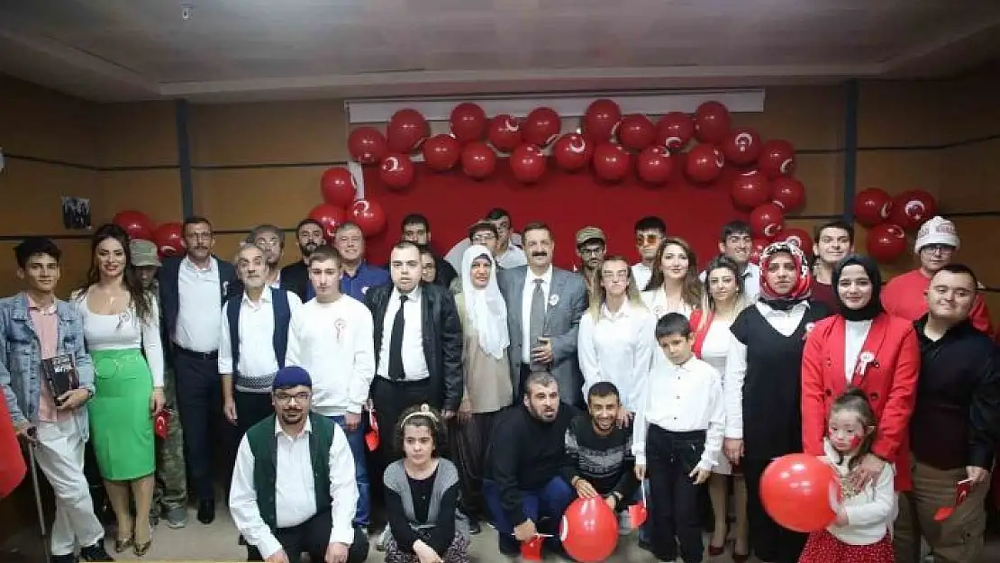 'Cumhuriyet´in kuruluşunun 100. yılı Engelsiz Yaşam Merkezi´nde büyük bir coşku ile kutlandı'
