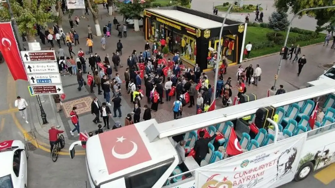 'Cumhuriyet kortej yürüyüşü ilgi gördü'