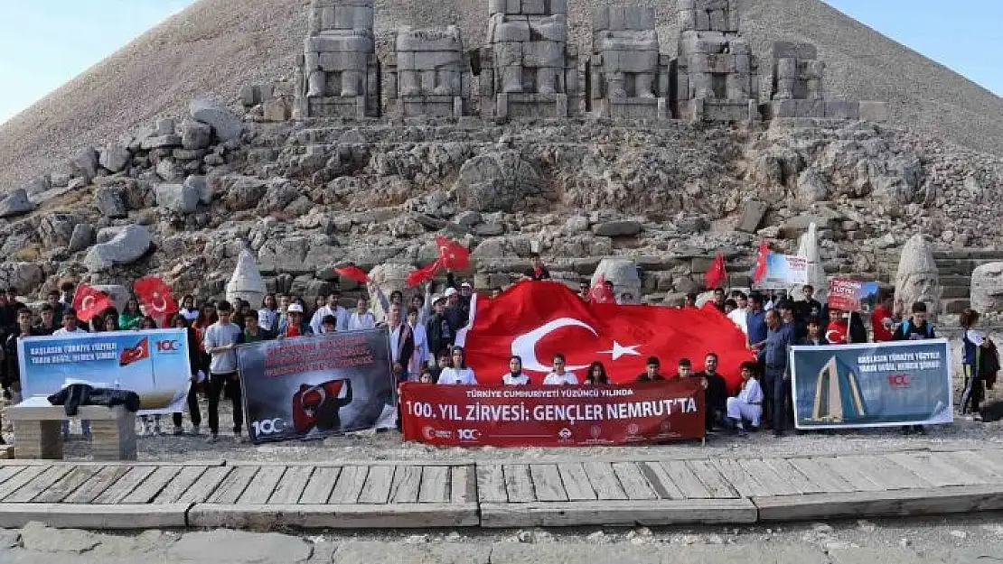 'Cumhuriyetin 100. yılında 100 genç Nemrut Dağı´nda'